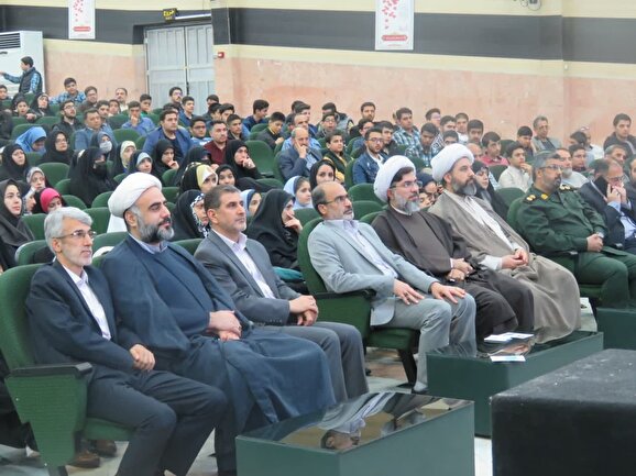 برگزاری بزرگترین محفل انس با قرآن کریم با حضور ۷۰۰ دانش آموز البرزی در کانون شهید سبحانی کرج+گزارش تصویری