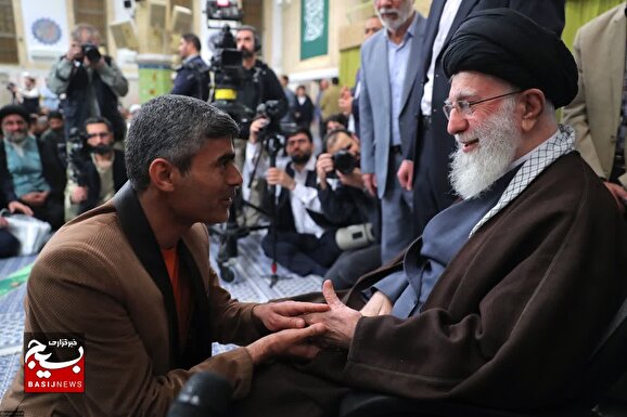 هادی فردوسی شاعر شیرازی در حاشیه دیدار با رهبر انقلاب چه شعری را خواند؟