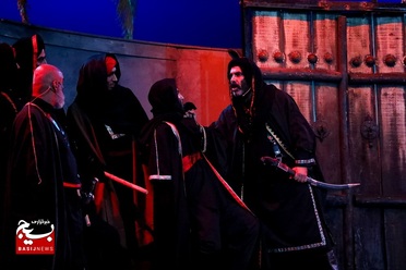 سوگواره نمایشی «یاس ارغوانی» در قم

عکس از سیدمحمدمهدی قدس‌علوی